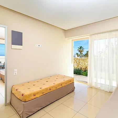 Aparthotel Theo Star 3*