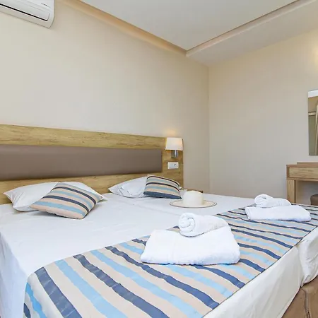Apartmanhotel Theo Star Mália